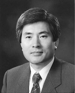 Portrait de Tae-Woo Yoo, acupuncteur coréen.